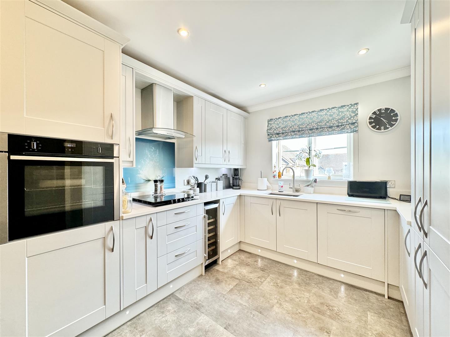 4 bed property in Welton Rise, St. Leonards-On-Sea